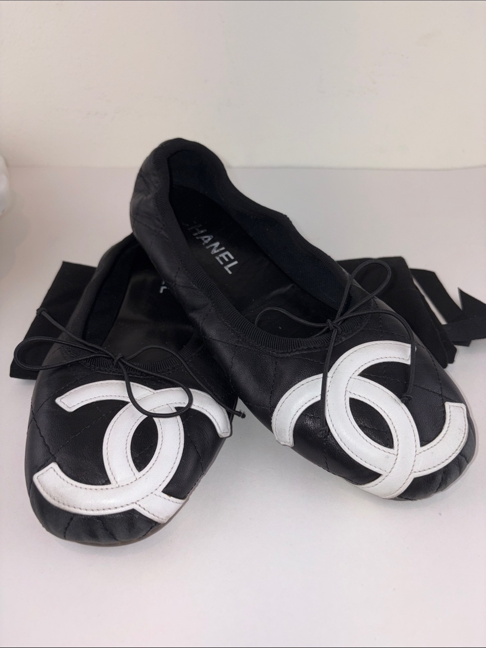 Vintage Authentic Chanel Cambon Ballet Flats ~ in Black/White Quilted Leather - Picture 3 of 17
